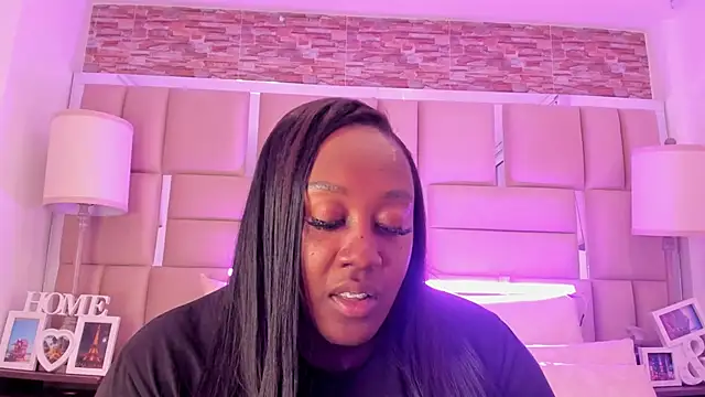 ShaniaBrownn online show from January 2026 07:40:01 PM