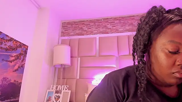 ShaniaBrownn online show from February 2026 07:23:01 PM