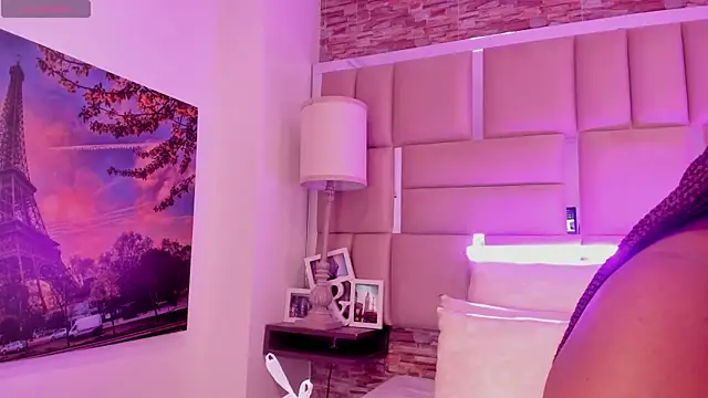 ShaniaBrownn online show from April 2026 07:48:02 PM