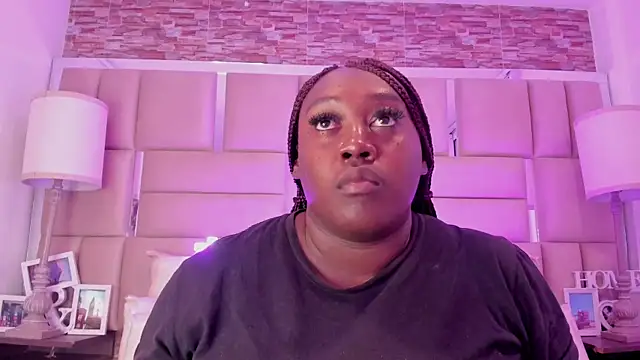 ShaniaBrownn online show from March 2026 06:17:02 PM