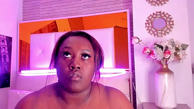 Snapshot of ShaniaBrownn chatting on October 2025 07:59:01 PM ShaniaBrownn online show from October 2025 07:59:01 PM