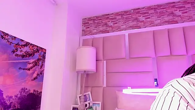 ShaniaBrownn online show from May 2026 07:45:01 PM
