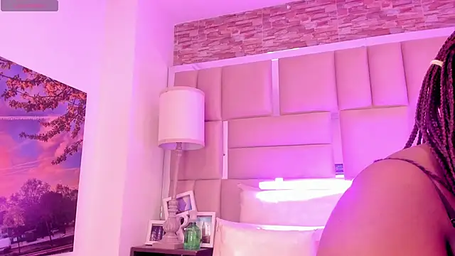 ShaniaBrownn online show from May 2026 07:45:02 PM
