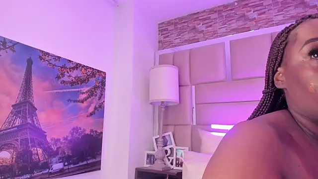 ShaniaBrownn online show from April 2026 07:49:01 PM