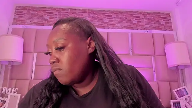 ShaniaBrownn online show from February 2026 07:57:02 PM