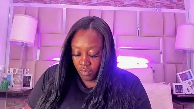 Snapshot of ShaniaBrownn chatting on November 2025 07:41:02 PM ShaniaBrownn online show from November 2025 07:41:02 PM