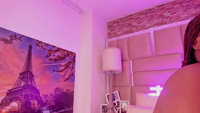 ShaniaBrownn online show from April 2026 07:39:01 PM