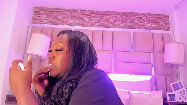 Snapshot of ShaniaBrownn chatting on November 2025 07:36:02 PM ShaniaBrownn online show from November 2025 07:36:02 PM