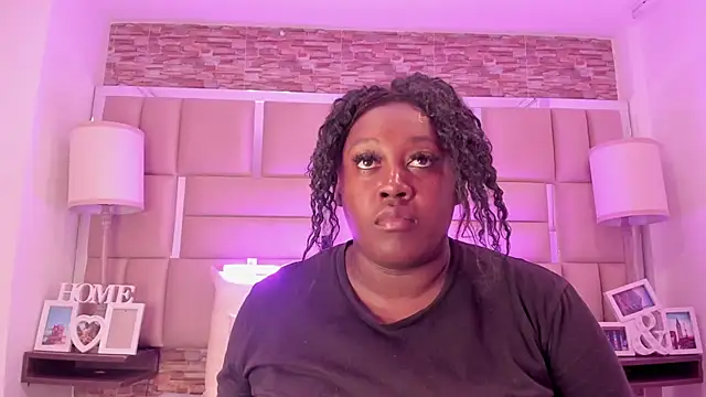 ShaniaBrownn online show from February 2026 07:38:02 PM