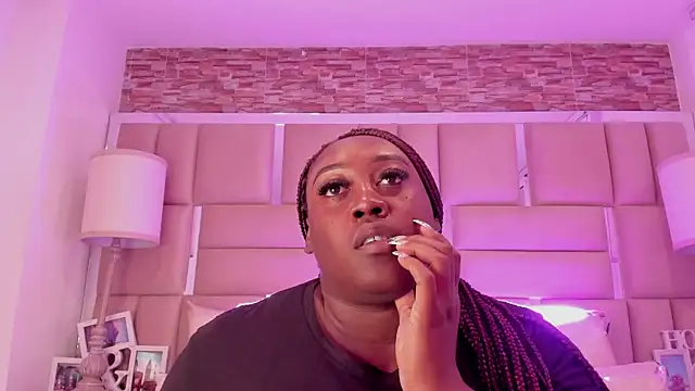 ShaniaBrownn online show from April 2026 07:52:01 PM