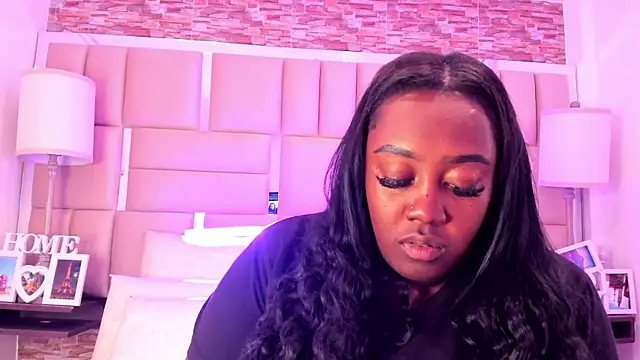 ShaniaBrownn online show from December 2025 08:20:01 PM