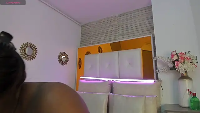 Snapshot of ShaniaBrownn chatting on March 2025 07:54:01 PM ShaniaBrownn online show from March 2025 07:54:01 PM