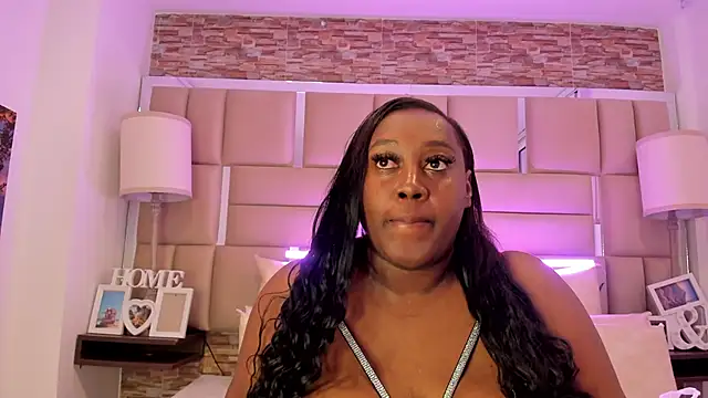 ShaniaBrownn online show from February 2026 12:27:01 PM