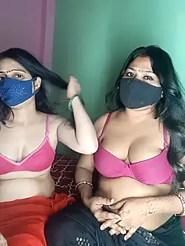 Snapshot of cutee__crazy chatting on October 2025 06:05:01 PM cutee  crazy online show from October 2025 06:05:01 PM