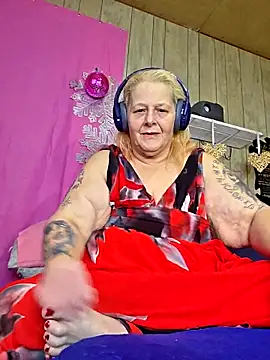 Snapshot of DavisDesires chatting on February 2026 01:33:01 PM DavisDesires online show from February 2026 01:33:01 PM