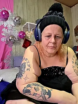 Snapshot of DavisDesires chatting on February 2026 02:13:02 PM DavisDesires online show from February 2026 02:13:02 PM