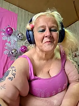 Snapshot of DavisDesires chatting on February 2026 06:29:02 PM DavisDesires online show from February 2026 06:29:02 PM