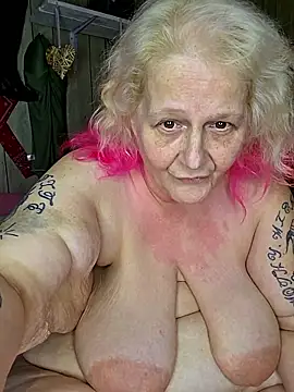 Snapshot of DavisDesires chatting on February 2026 09:01:01 PM DavisDesires online show from February 2026 09:01:01 PM