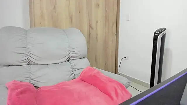 xspecialoomx online show from April 2026 02:00:01 PM