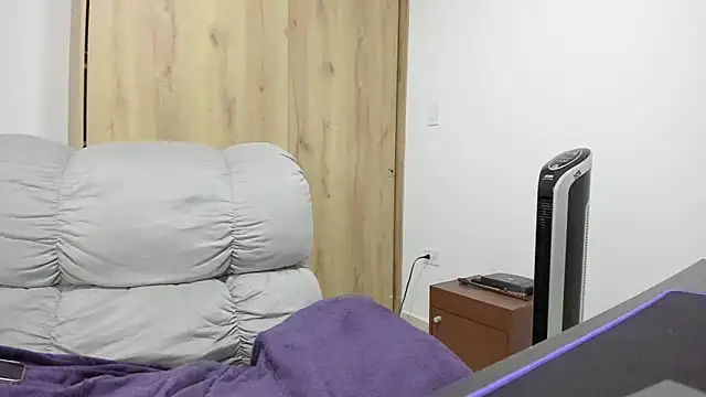 xspecialoomx online show from December 2025 02:15:02 PM