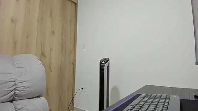 xspecialoomx online show from November 2025 08:12:01 PM