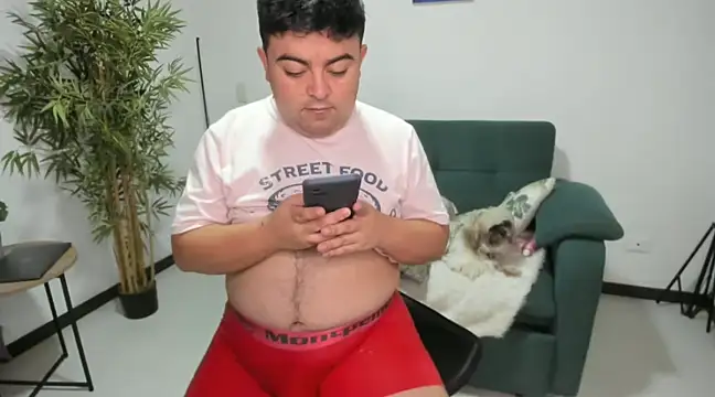 Snapshot of naughty_bear chatting on December 2024 06:44:01 AM naughty bear online show from December 2024 06:44:01 AM