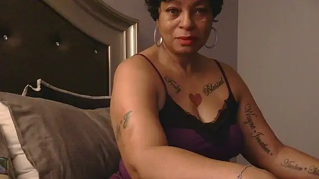 MSweetLindaParks online show from January 2026 05:22:02 AM