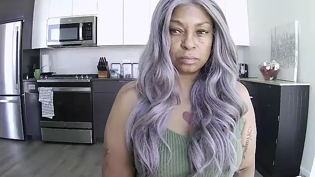 Snapshot of MSweetLindaParks chatting on July 2026 08:28:01 PM MSweetLindaParks online show from July 2026 08:28:01 PM