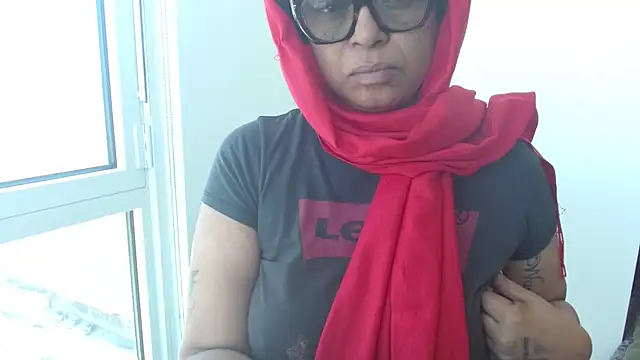 MSweetLindaParks online show from April 2026 05:20:01 PM