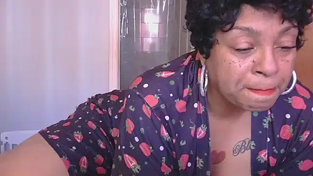 MSweetLindaParks online show from December 2025 07:02:01 PM