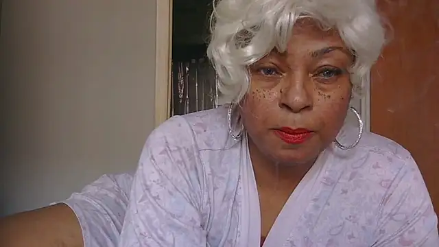 Snapshot of MSweetLindaParks chatting on October 2025 04:20:02 PM MSweetLindaParks online show from October 2025 04:20:02 PM