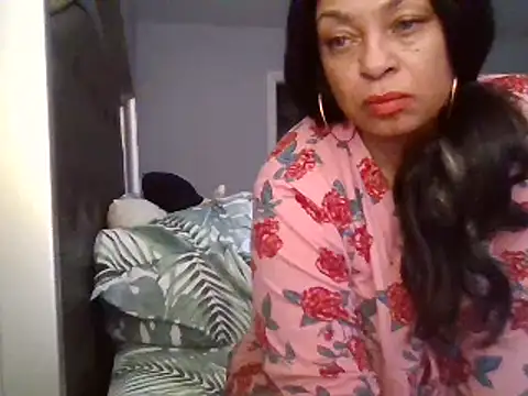 Snapshot of MSweetLindaParks chatting on February 2025 09:06:02 PM MSweetLindaParks online show from February 2025 09:06:02 PM