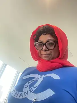 MSweetLindaParks online show from April 2026 12:39:01 PM