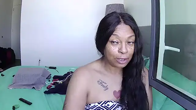 Snapshot of MSweetLindaParks chatting on June 2026 04:16:01 PM MSweetLindaParks online show from June 2026 04:16:01 PM