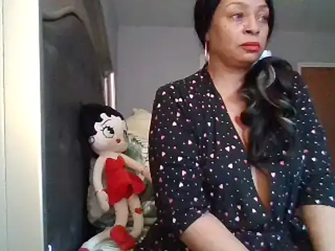 Snapshot of MSweetLindaParks chatting on February 2025 03:05:02 PM MSweetLindaParks online show from February 2025 03:05:02 PM