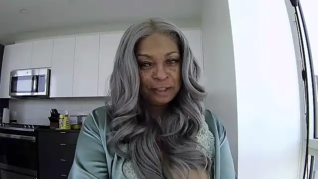 MSweetLindaParks online show from May 2026 03:41:02 PM
