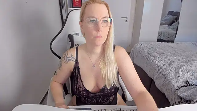 Sally Secret online show from February 2025 11:09:01 AM