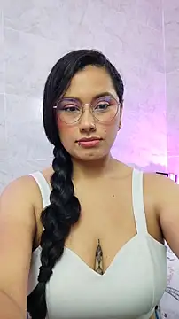 LauraRuiz1 online show from May 2026 01:57:16 AM