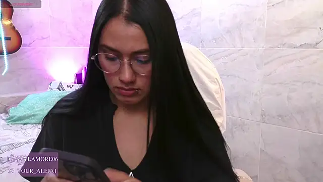 LauraRuiz1 online show from June 2026 01:05:01 AM