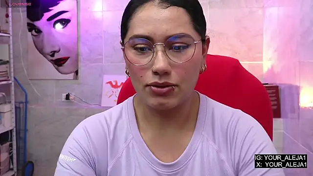LauraRuiz1 online show from May 2026 12:53:03 AM