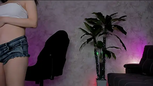 Emma7 online show from May 2026 12:46:02 AM