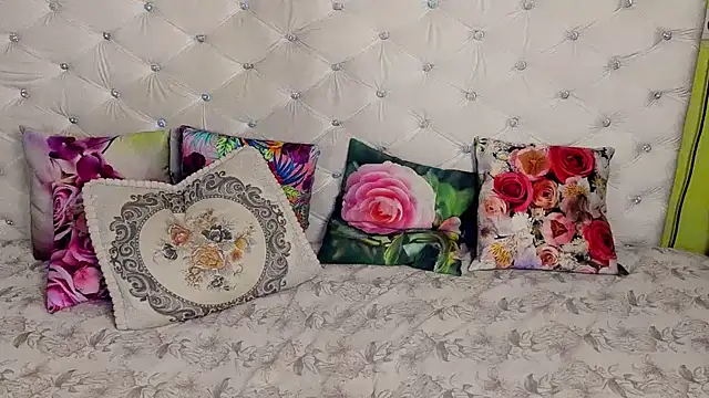 Snapshot of DoraMay chatting on November 2025 07:36:01 PM DoraMay online show from November 2025 07:36:01 PM