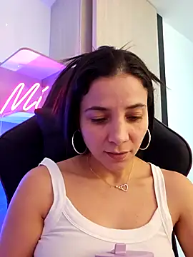 Snapshot of miaeyes chatting on January 2025 04:53:01 PM miaeyes online show from January 2025 04:53:01 PM