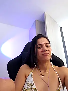 Snapshot of miaeyes chatting on December 2024 03:17:02 PM miaeyes online show from December 2024 03:17:02 PM