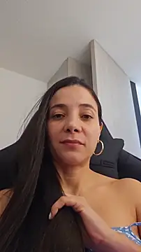 miaeyes online show from November 2025 01:22:02 PM