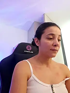 Snapshot of miaeyes chatting on January 2025 01:21:02 PM miaeyes online show from January 2025 01:21:02 PM