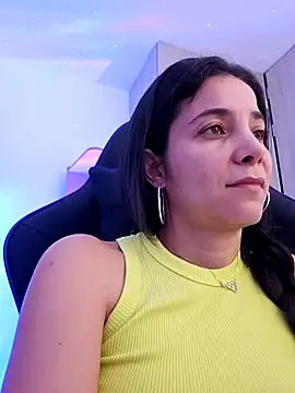 Snapshot of miaeyes chatting on January 2025 04:36:01 PM miaeyes online show from January 2025 04:36:01 PM