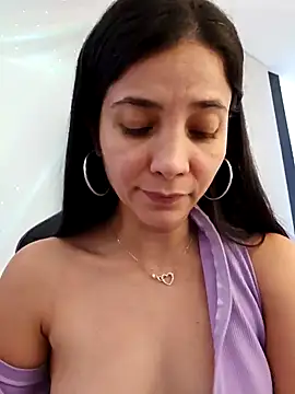 Snapshot of miaeyes chatting on December 2024 04:46:02 PM miaeyes online show from December 2024 04:46:02 PM