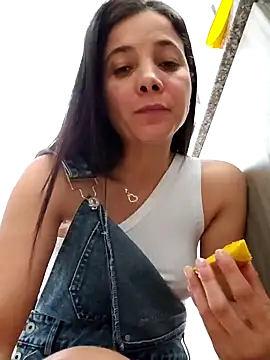 Snapshot of miaeyes chatting on December 2024 03:22:02 PM miaeyes online show from December 2024 03:22:02 PM