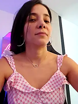 Snapshot of miaeyes chatting on January 2025 06:09:02 PM miaeyes online show from January 2025 06:09:02 PM